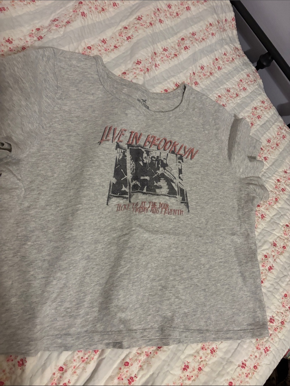 Hollister Light Gray 'Live in Brooklyn' Graphic Tee with Pink Accents Size Large